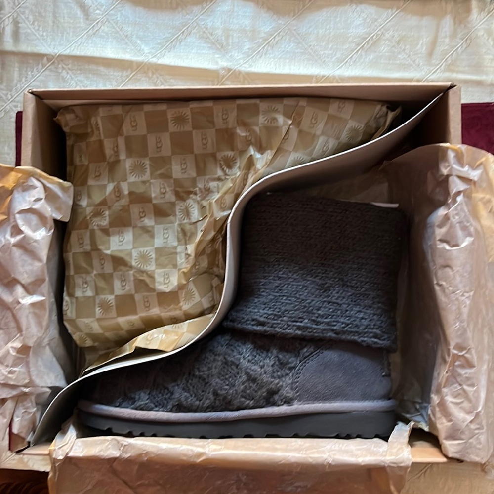 NWT UGG K Lattice Cardy gray boots. Size 5.